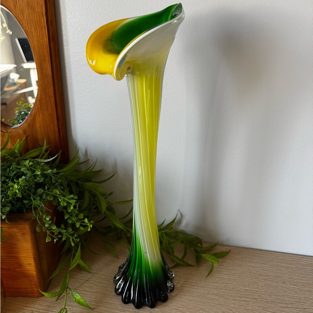 Elegant Green and Yellow Glass Art Jack in the Pulpit Sculpture